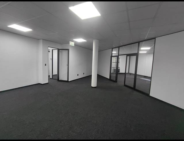 291M² OFFICE TO LET IN EPSOM DOWNS